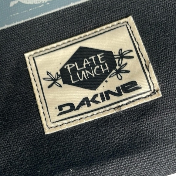 NWT Dakine Plate Lunch Black and Green Geometric Tote Bag - Picture 2 of 9